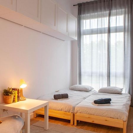 Hostel Montessori Gdansk Bagian luar foto