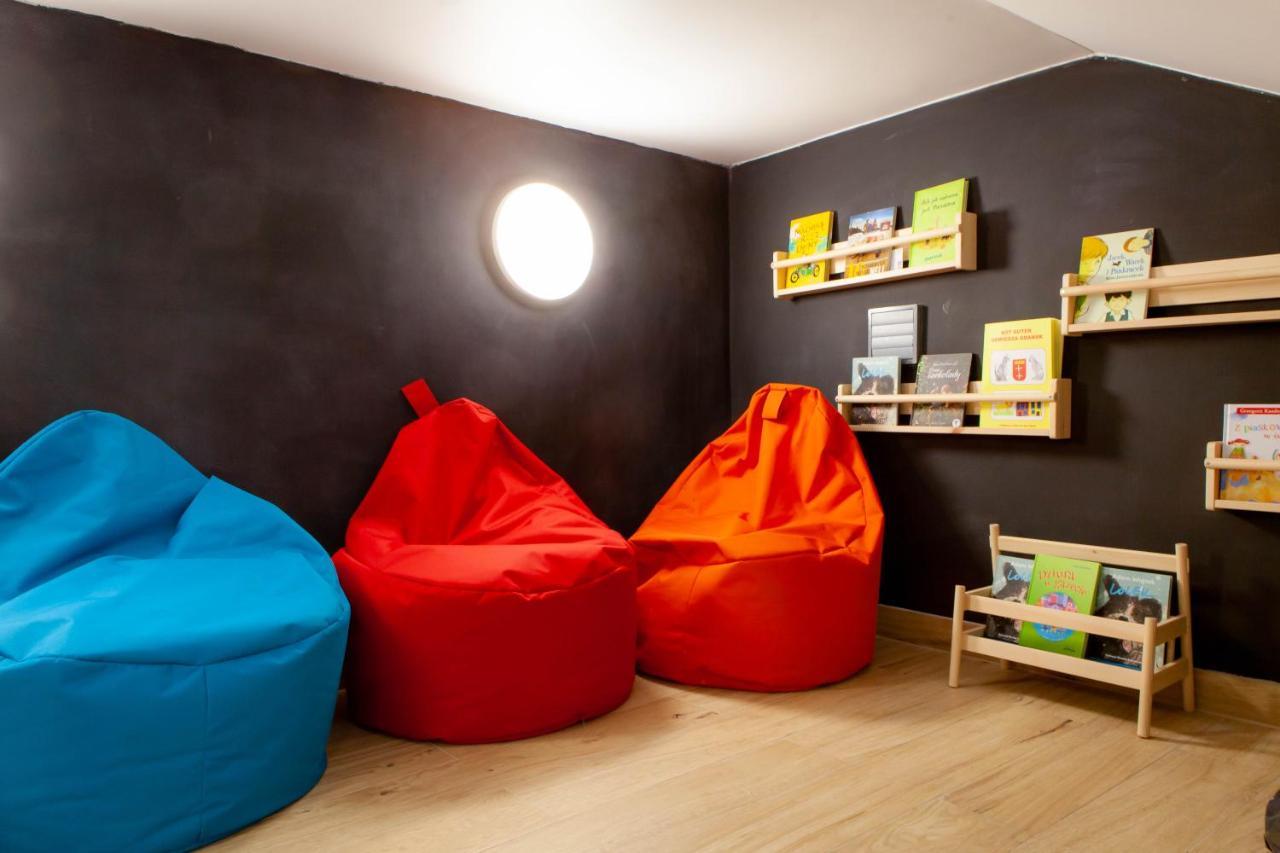 Hostel Montessori Gdansk Bagian luar foto